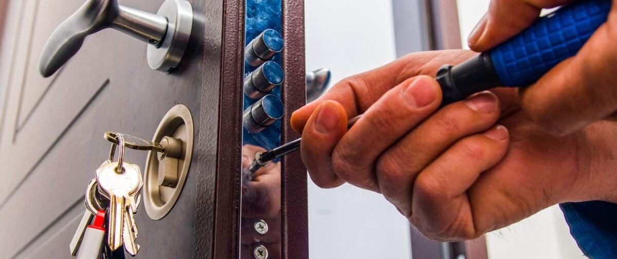 The Possible Situations When You Need Commercial Locksmith Assistance?